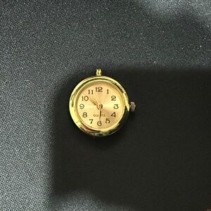 Vintage Gold tone pendant watch - needs a battery